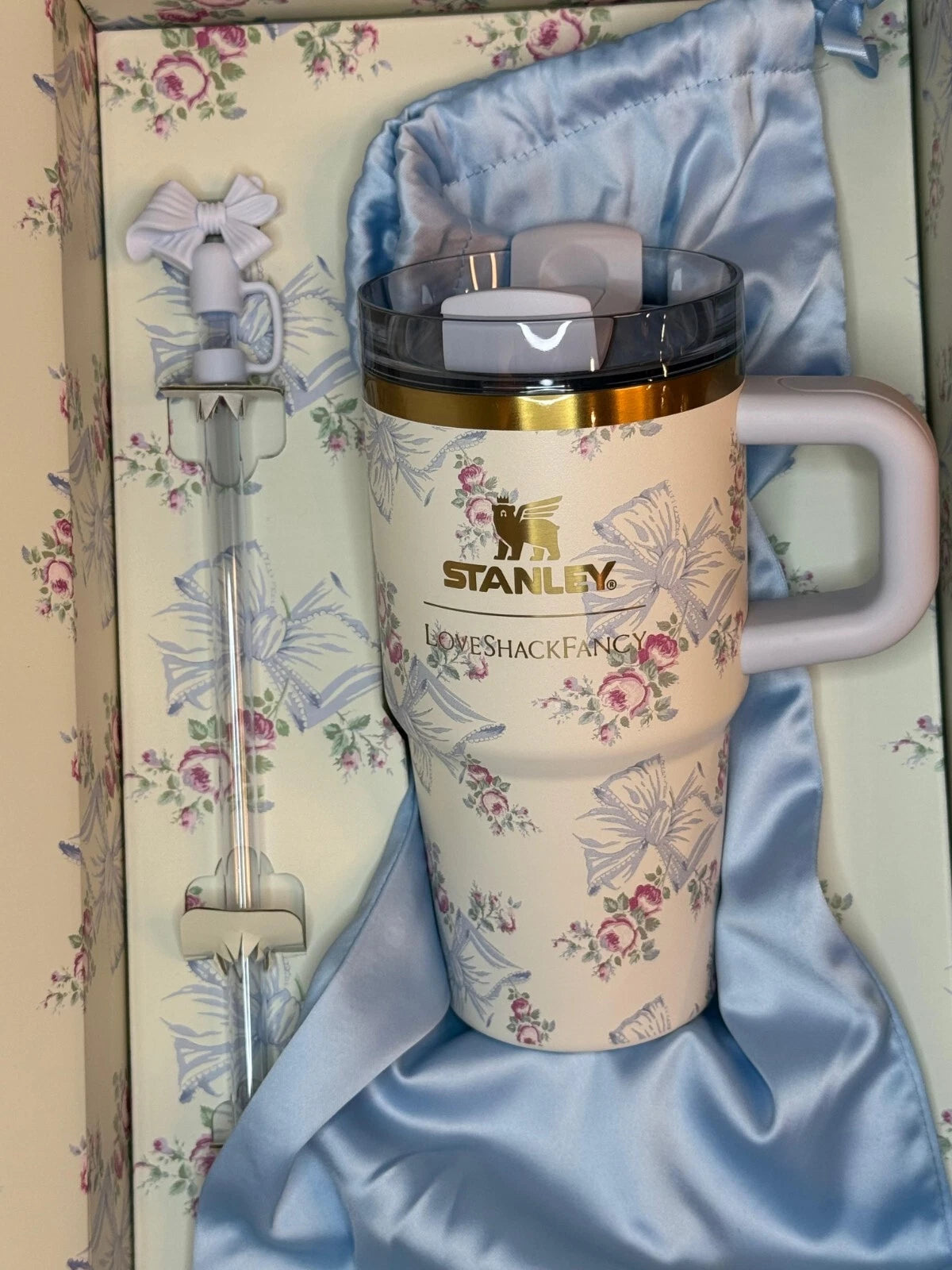 Stanley x LoveShackFancy Holiday Quencher Tumbler 20oz – Rosa Beaux Blue Limited Edition Floral Cup (In Hand)